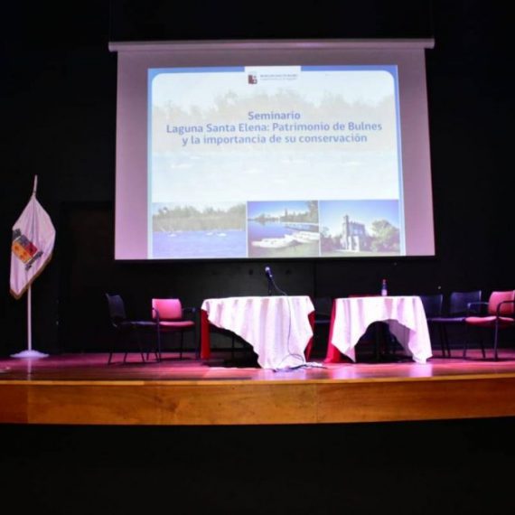 Investigadores de CRHIAM participaron en seminario sobre protección de la laguna Santa Elena en Bulnes