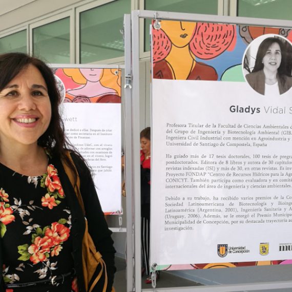 Directora de CRHIAM es destacada en actividad del Día de la Mujer