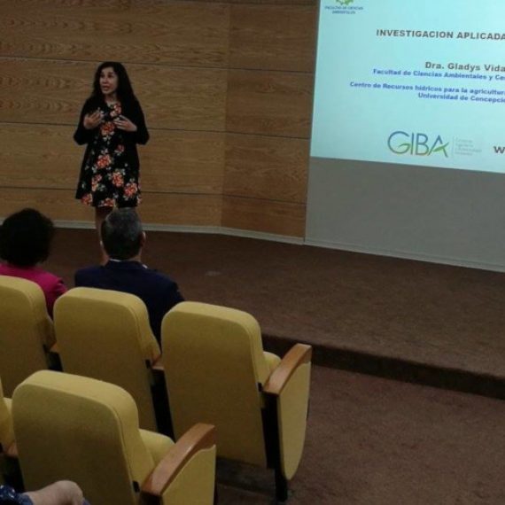 Directora de CRHIAM expuso en Poster Day de la Facultad de Ciencias Biológicas