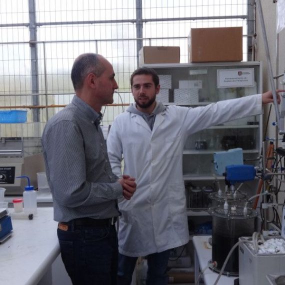 Investigador asociado del CRHIAM de la Universidad de la Frontera participa en una jornada de trabajo en la UDEC