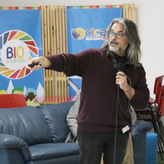 Investigador de CRHIAM participó en exitoso Café Científico