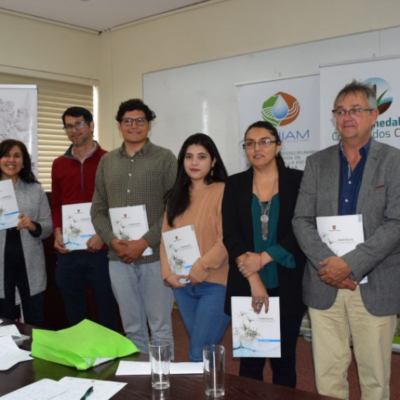Investigadora principal presenta libro sobre humedales construidos