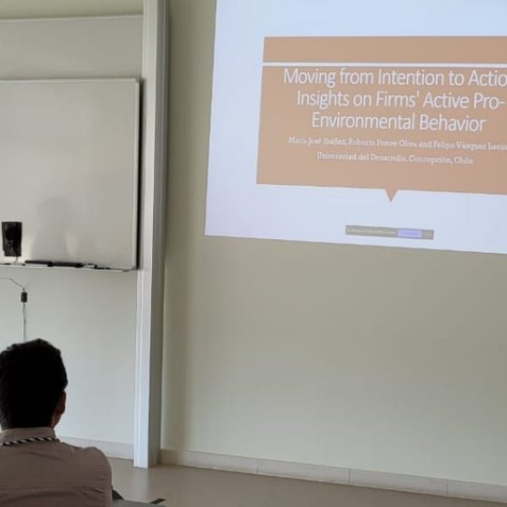 Investigador CRHIAM presentó investigación sobre comportamiento proambiental de las empresas en congreso internacional