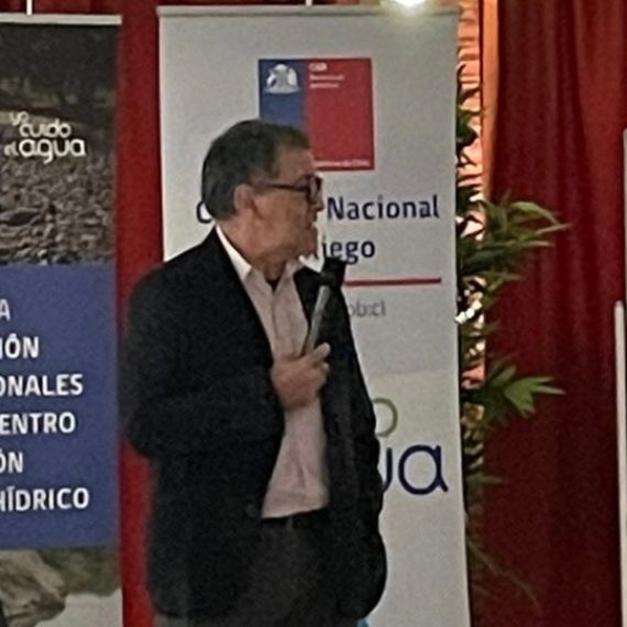 Investigador CRHIAM expuso sobre gestión de aguas subterráneas a extensionistas rurales de la zona centro