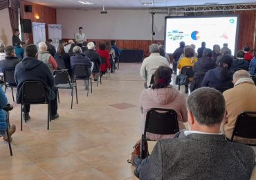 Investigador principal de CRHIAM dictó charla sobre fuentes de agua para la comuna de Quillón