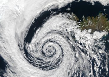 Investigadora postdoctoral de CRHIAM realizó charla sobre la hidrometeorología