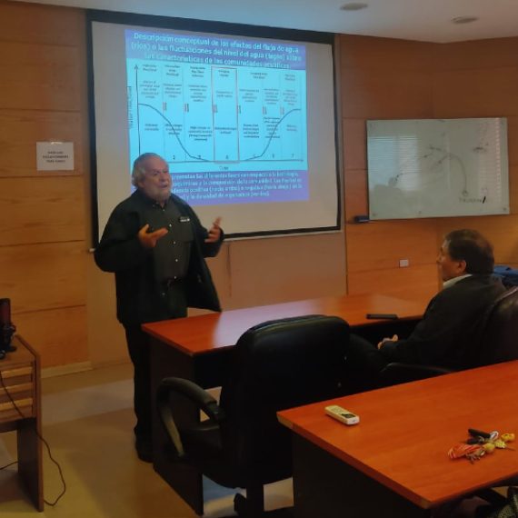 Destacado investigador del Instituto IMDEA visitó la UdeC con apoyo de CRHIAM